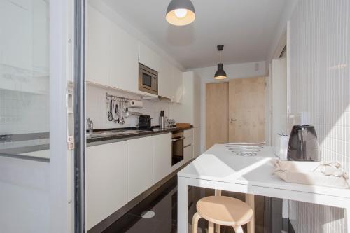 Liiiving in Porto | Bright Light Apartment