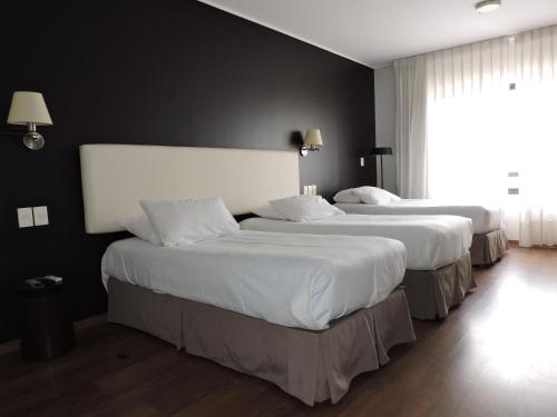3 twin beds