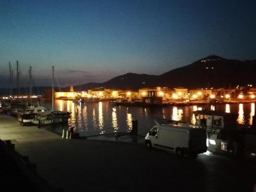 Tuvākā izklaides vieta, Tana delle Sirene Cilento Coast Acciaroli Sea Pollica in Pollika