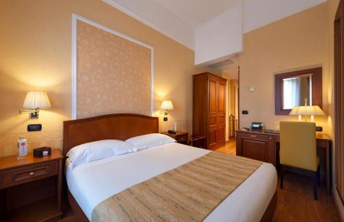 Lancaster Hotel, Милан (фото 7)