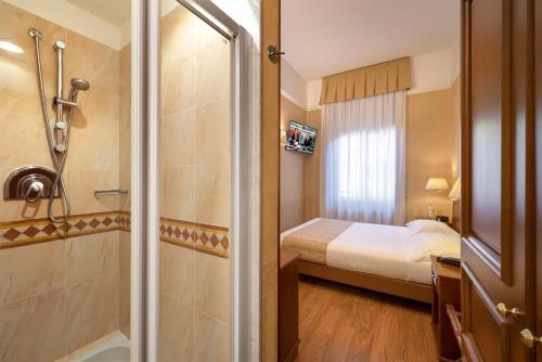 Lancaster Hotel, Милан (фото 8)