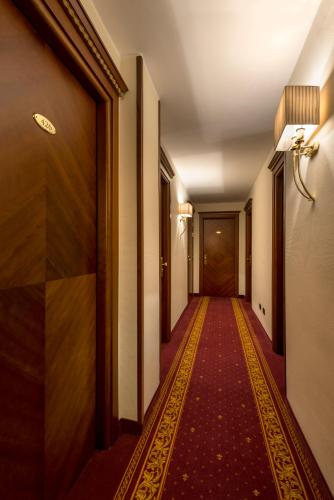 Lancaster Hotel - image 14