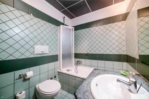 room detail thumbnail 2