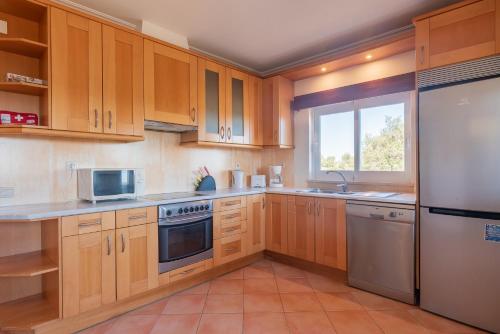 Kitchen, Villa Agua by Gabi Miguel in Guia