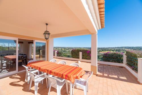Balcony/terrace, Villa Agua by Gabi Miguel in Guia