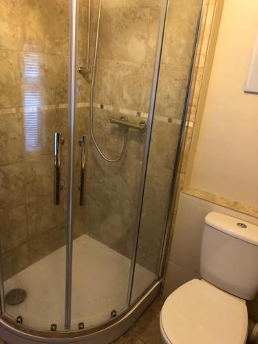 Family Room with Shower room in Westdene