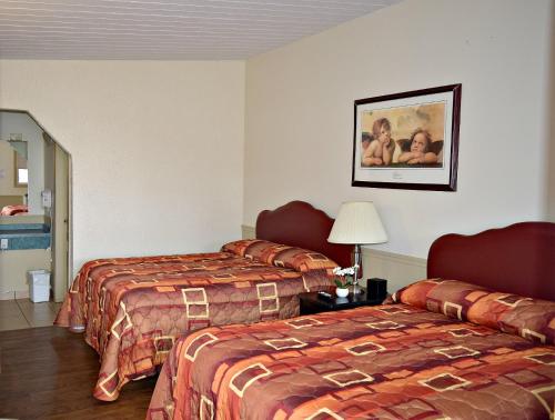 2 double beds