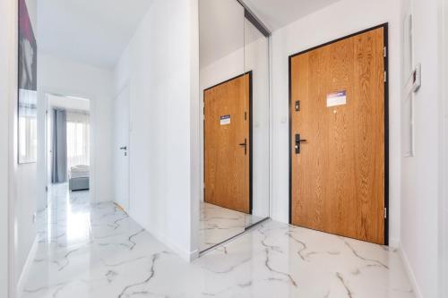 Two-Bedroom Apartment room in Luxury Long Island Suite