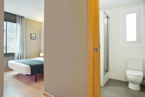 Executive Two-Bedroom Apartment image 10