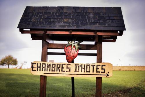 . Chambres d'Hôtes La Fraiseraie