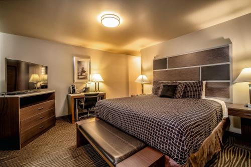 Crescent Bay Inn - image 7