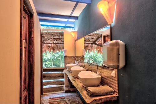 Bathroom, Playa 506 Beachfront Hostel in Puerto Viejo de Talamanca