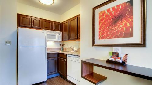 Staybridge Suites Madison - East an IHG Hotel - image 3