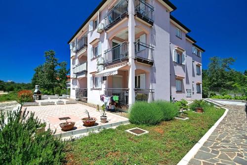  Apartments Ina, Unterkunft in Karigador