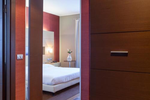Inverigo Hotel - image 2
