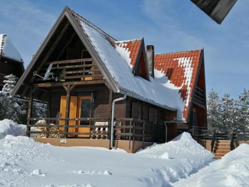مدخل, Chalet Four Seasons in Dobroselica