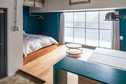 room detail thumbnail 1