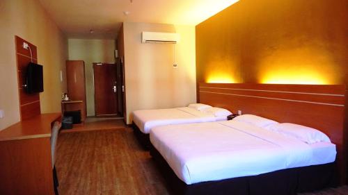 2 double beds