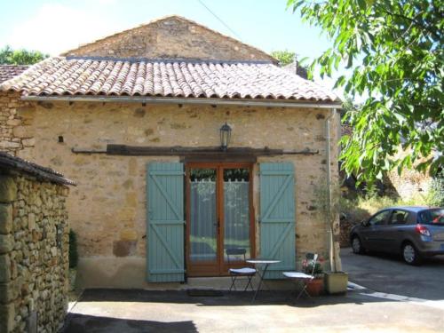 Ieeja, Charming Dordogne Stone Cottage - Entire Home, Parking, Near Chateaux, Wineries (Charming Dordogne Stone Cottage - Entire Home, Renovated Living Room, Updated Kitchen - Near Winerie) in Monplaisant