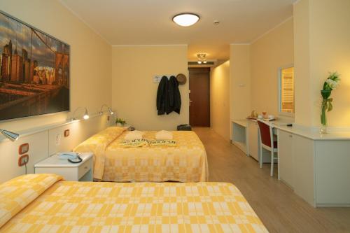 3 twin beds
