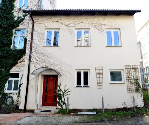 House With Courtyard & Parking Close To Stadtpark, Vídeň (fotografie 6)
