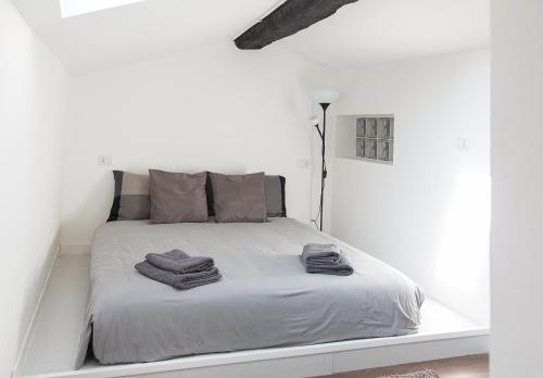 Industrial Apartment Near Duomo - image 2