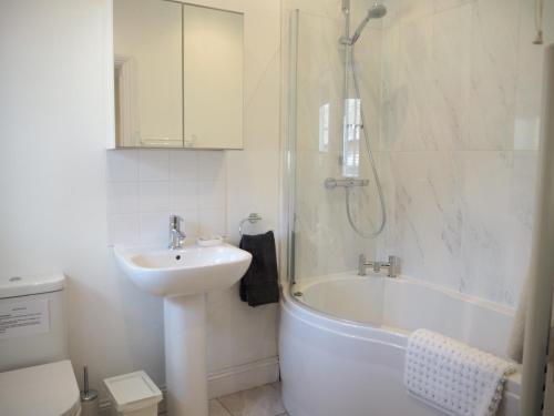 Baño, Old Stables in Basingstoke