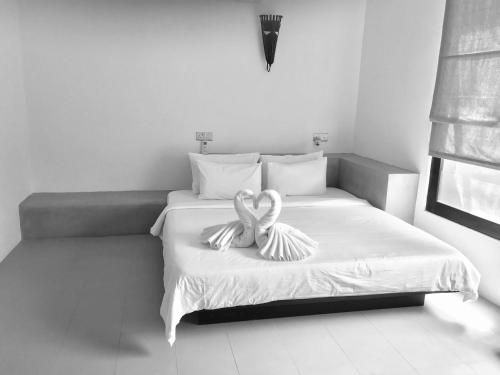Deluxe Double Room image 10