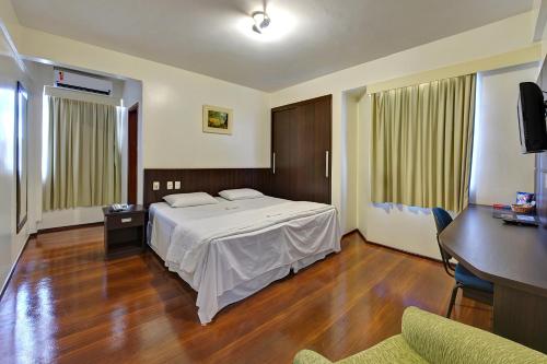 3 twin beds