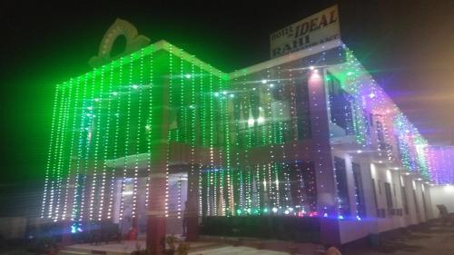 ทัศนียภาพภายนอกโรงแรม, Hotel the Ideal in กุศินคร