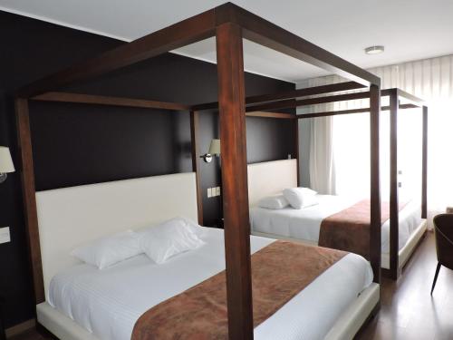 2 queen beds