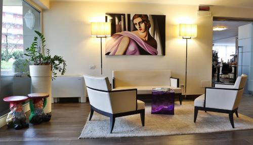Regal Residence - image 11