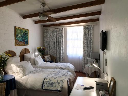 Howards End Manor B&B Stop at Howards End Manor B&B to discover the wonders of Cape Town. The property offers guests a range of services and amenities designed to provide comfort and convenience. Wi-Fi in public areas, air