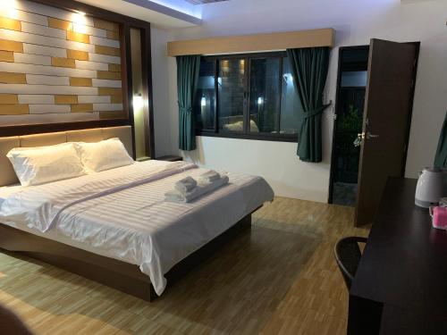 Thalang resort Talang resort is a popular choice amongst travelers in Koh Phi Phi, whether exploring or just passing through. The property has everything you need for a comfortable stay. To be found at the property 