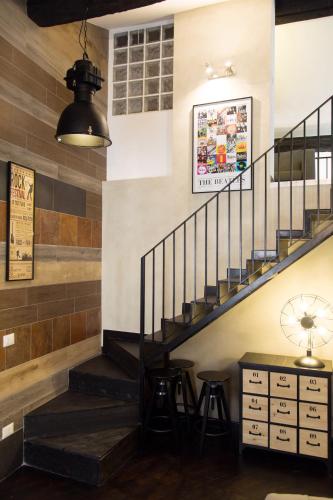 Industrial Apartment Near Duomo - image 8