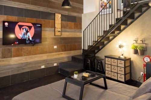 Industrial Apartment Near Duomo - image 10