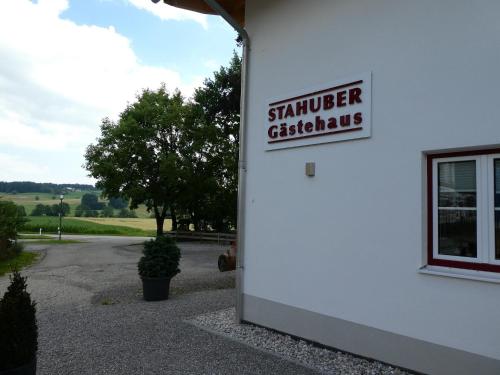 Gästehaus Stahuber - Accommodation - Feldkirchen-Westerham