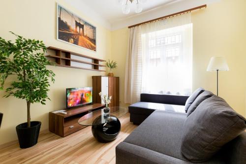  Bajcsy 3 -Deák next to Basilica 2 Bedrooms +Living with AC, Ferienwohnung in Budapest