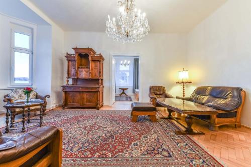 Spacious Flat with Amazing View, easy METRO access