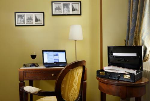Hotel Tuscolana - image 13