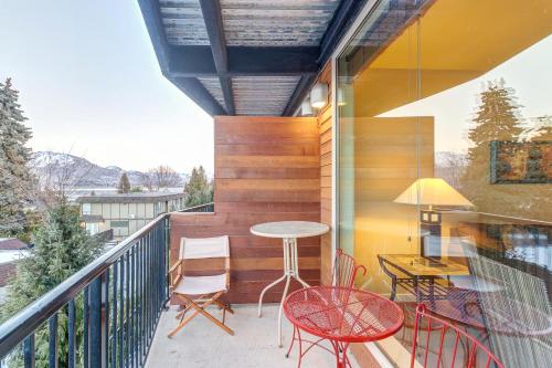 Apartment with Mountain View