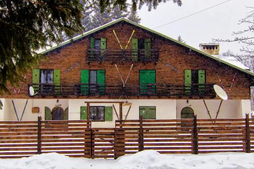 Charming Chalet Timisul de Sus – khách sạn tại Timisu de Sus