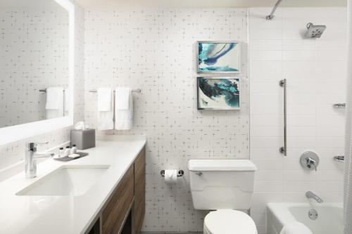 Standard Room room in Crowne Plaza Dallas Market Ctr - Love Field By IHG