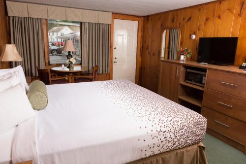 Knotty Pine Motel