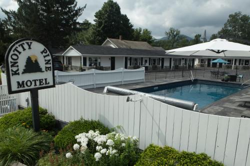 Knotty Pine Motel image 5