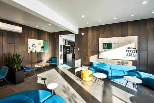 公共休息室/电视室, Nowhere Special Hostel in 罗斯兰(BC)