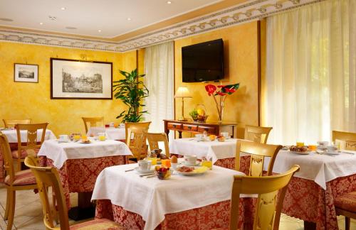 Hotel Tuscolana - image 14