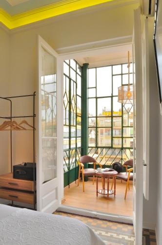 Hostal Girona - image 2