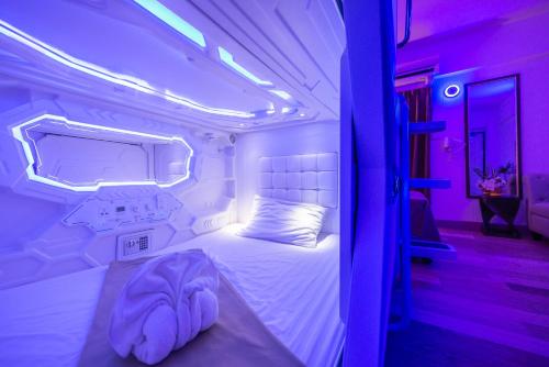 Infinite Hotel – Bangkok, NY