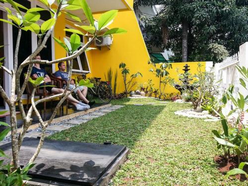 Cendana Mulia Hostel Bogor (perlu bukti nikah) - 발코니/테라스